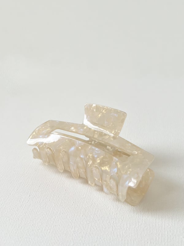 Duża beżowa szylkretowa spinka do włosów