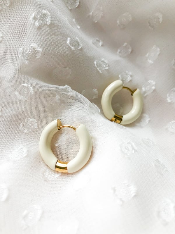 Modne kolczyki koła Bold Hoop Beige