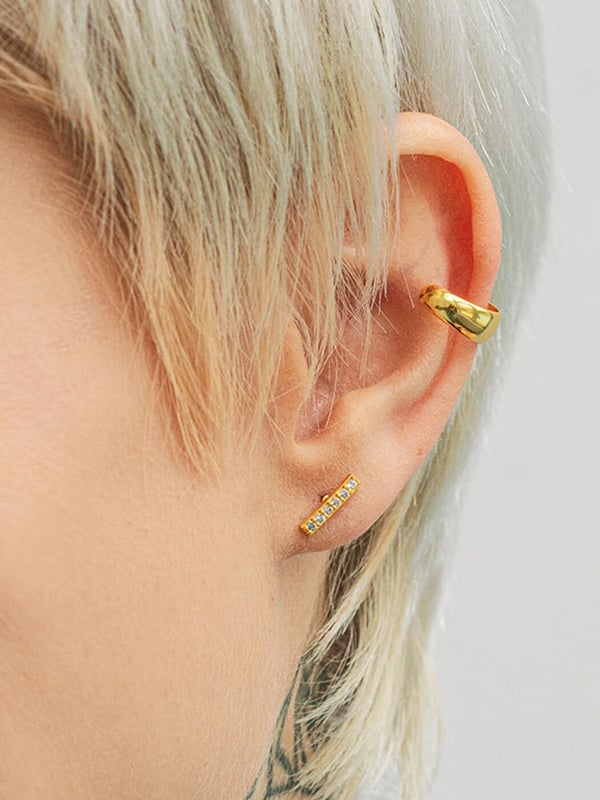 Pozłacane kolczyki kreski z jasnymi cyrkoniami