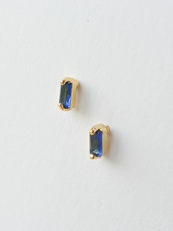 Delikatny kolczyk z Sodalitem - 1 szt.