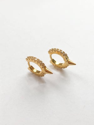 KAJO-Kolczyki-Huggies-Spike-Jasne-1