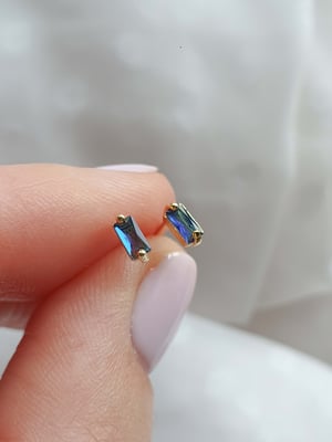 Delikatny kolczyk z Sodalitem - 1 szt.