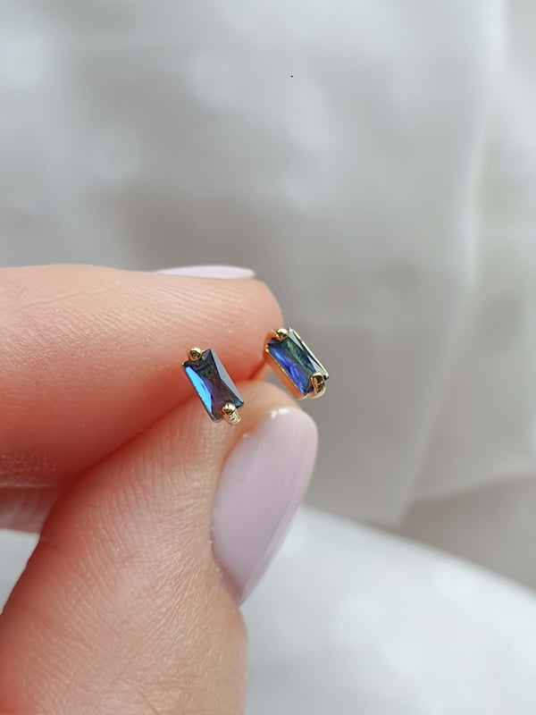 Delikatny kolczyk z Sodalitem - 1 szt.