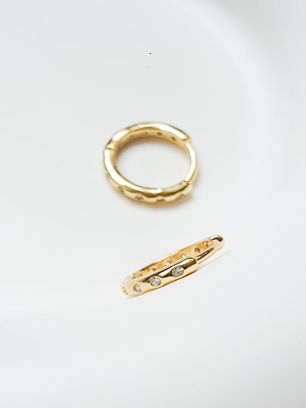 Pozłacane kolczyki huggies Glow 8 mm