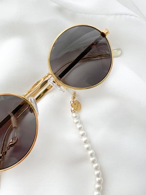 Modny perłowy łańcuszek do okularów