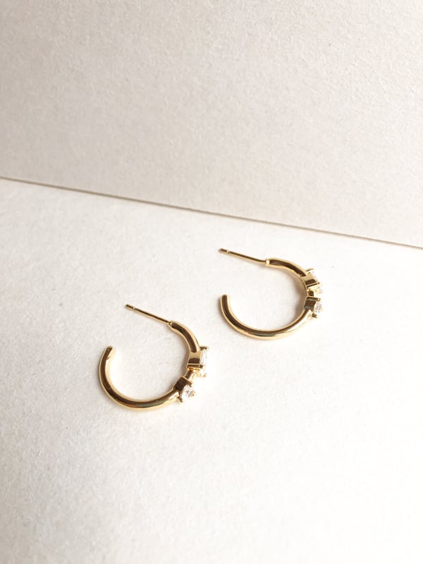 Pozłacane kolczyki z cyrkoniami Glow Hoop