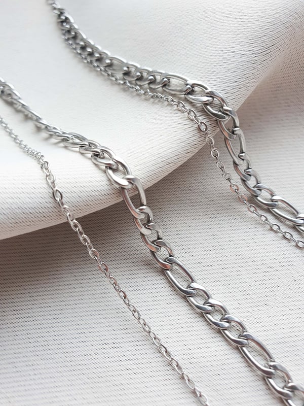 Srebrny wodoodporny naszyjnik z dwóch łańcuszków Figaro