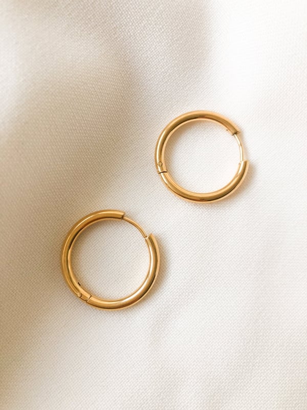 Pozłacane kolczyki koła Simple 18 mm