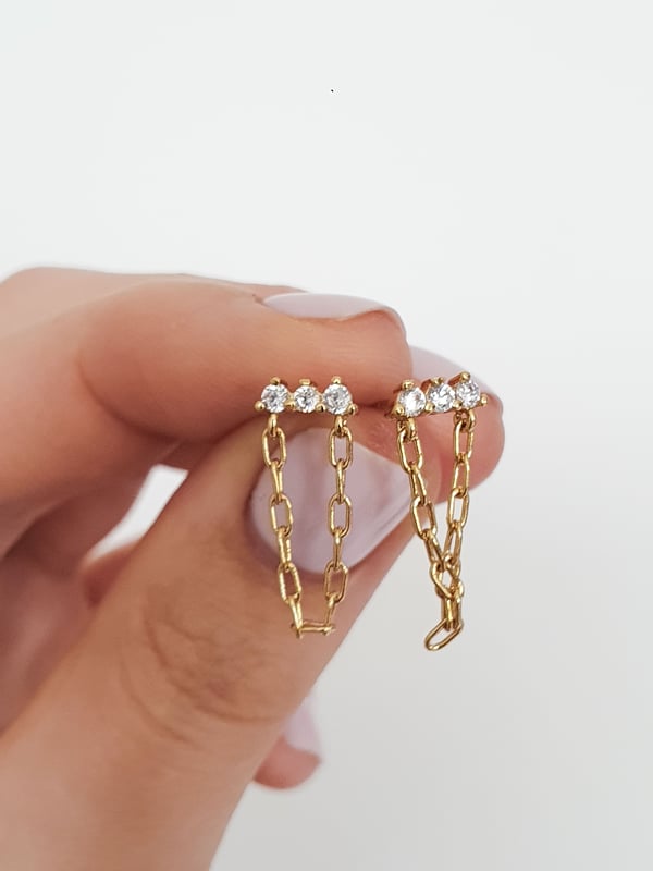 Kolczyk z cyrkoniami i łańcuszkiem - 1 szt.