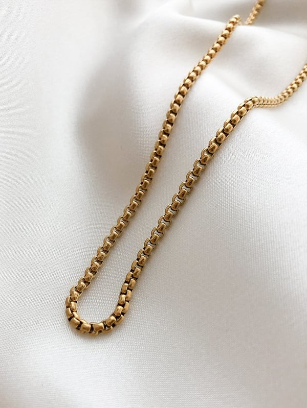 Wodoodporny pozłacany łańcuszek kostka