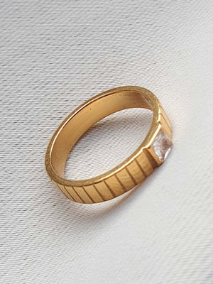 Wodoodporna obrączka z cyrkonią