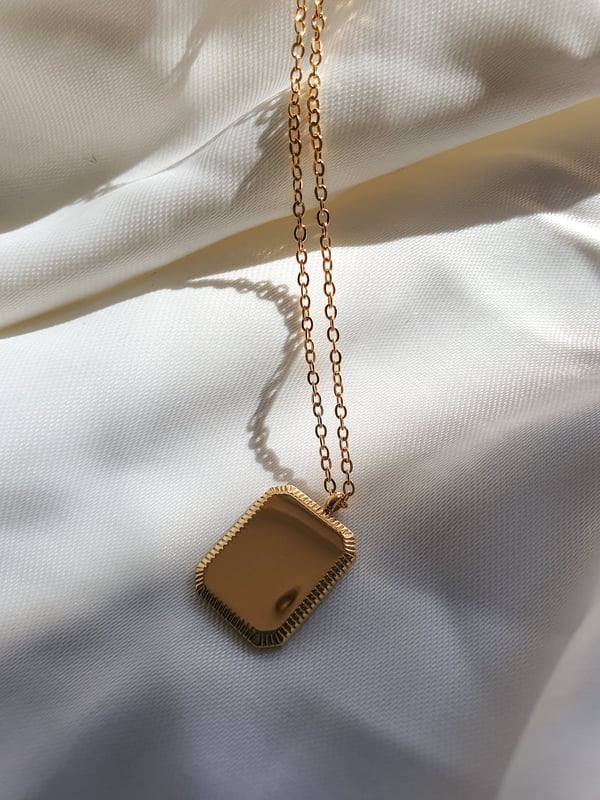 Wodoodporny pozłacany naszyjnik z medalikiem