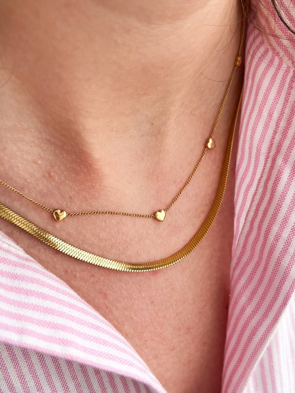 Wodoodporny choker z serduszkami