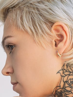 Kolczyki Kółka Huggies Spike z tęczowymi cyrkoniami