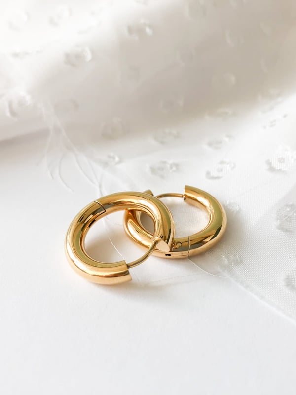 Modny kolczyk koło Bold Hoop - 1 szt.