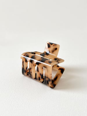 Jasna szylkretowa spinka do włosów