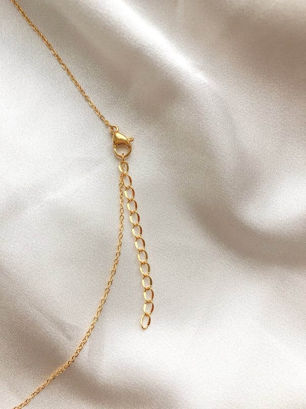 Pozłacany minimalistyczny naszyjnik z cyrkonią