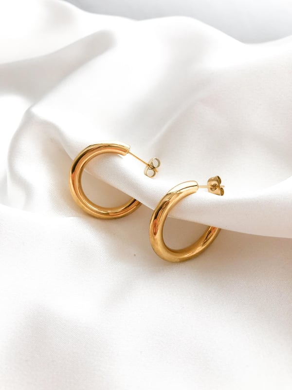 Pozłacane kolczyki koła Classic Hoop | L