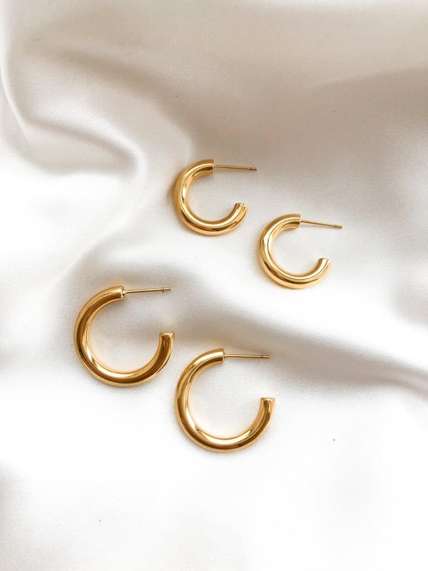 Pozłacane kolczyki koła Classic Hoop | L