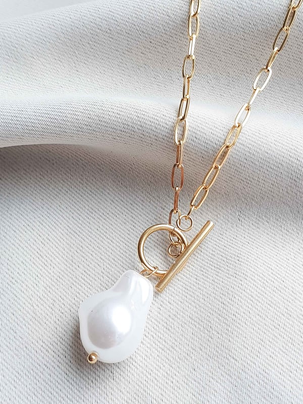 Łańcuszek z nieregularną perłą