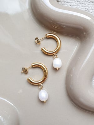 Pozłacane kolczyki z perłami