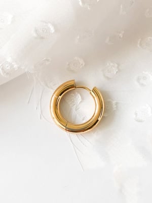 Modny kolczyk koło Bold Hoop - 1 szt.