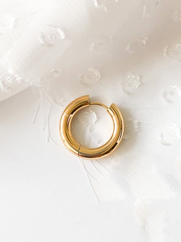 Modny kolczyk koło Bold Hoop - 1 szt.