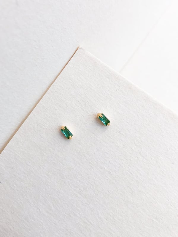 Delikatne kolczyki ze Szmaragdem