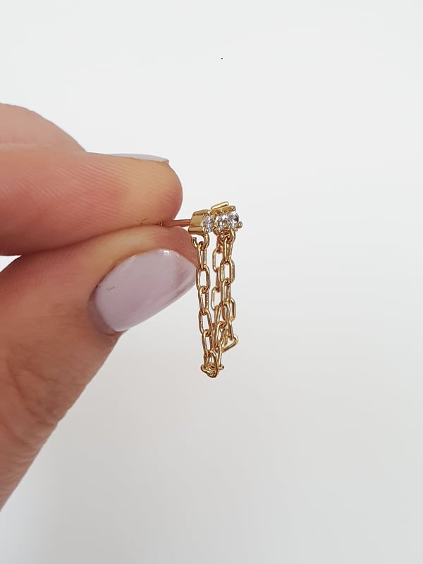 Kolczyk z cyrkoniami i łańcuszkiem - 1 szt.
