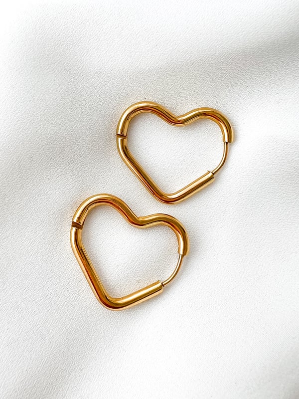 Pozłacane wodoodporne kolczyki serca