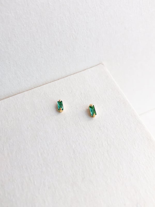 Delikatne kolczyki ze Szmaragdem
