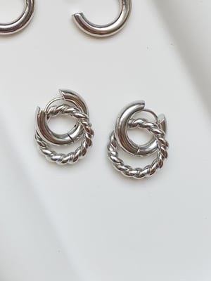 Srebrne kolczyki koła Bold z zawieszką