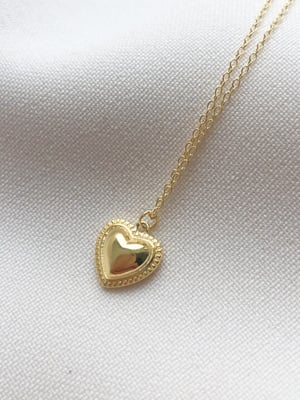 Pozłacany naszyjnik z sercem w stylu vintage