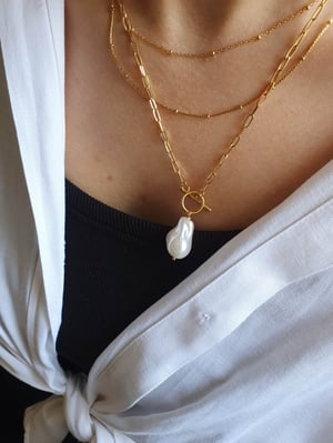 Łańcuszek z nieregularną perłą