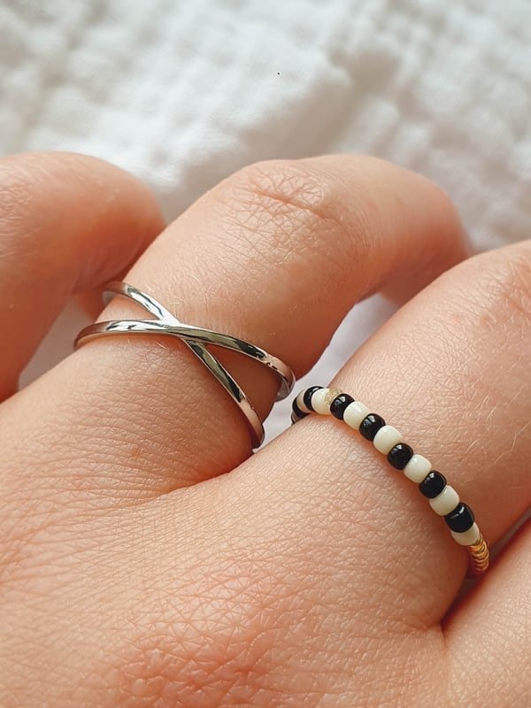 Minimalistyczny srebrny pierścionek "X"