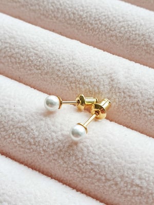 Pozłacane kolczyki z mini perłami