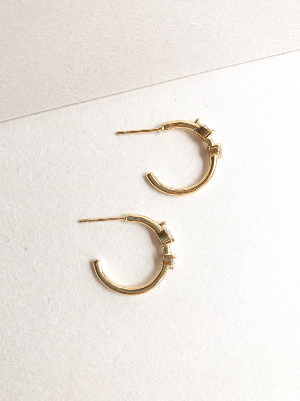 Pozłacane kolczyki z cyrkoniami Glow Hoop