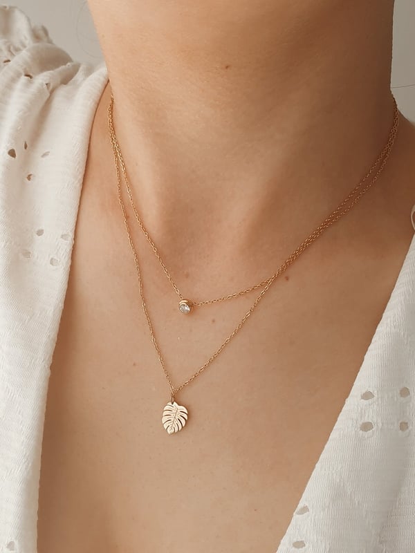 Pozłacany naszyjnik z monsterą