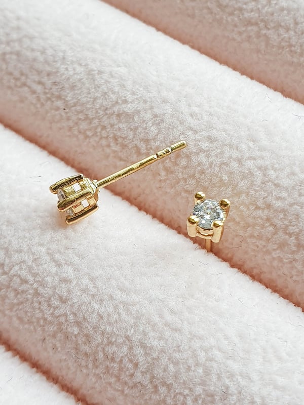 Złote kolczyki z mini cyrkoniami