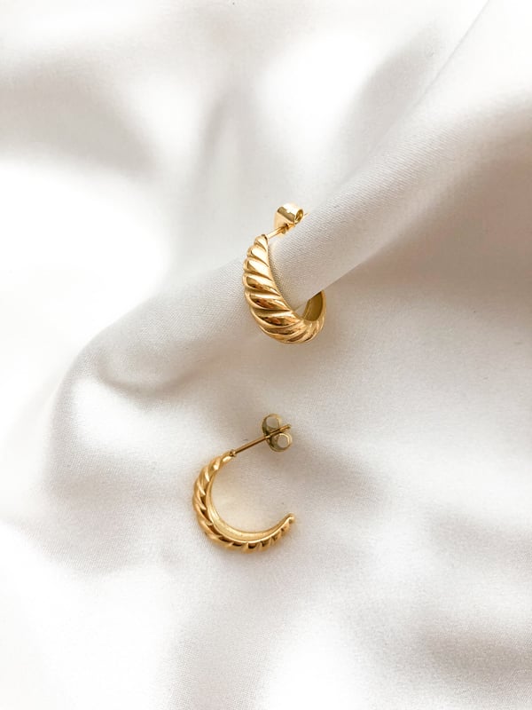 Pozłacane kolczyki koła Classic Hoop Spiral