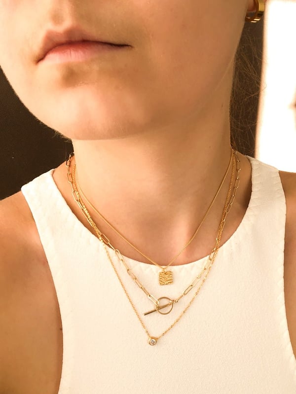 Pozłacany minimalistyczny naszyjnik z cyrkonią