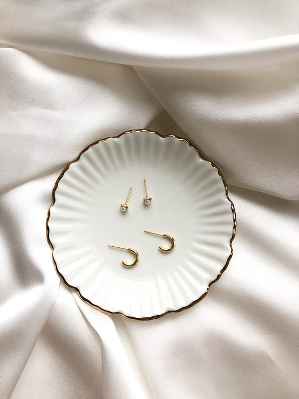 Pozłacany kolczyk z naturalnymi perłą - 1 szt.