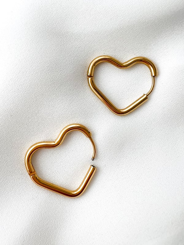 Pozłacane wodoodporne kolczyki serca