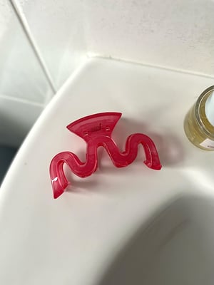 Duża różowa spinka do włosów falka