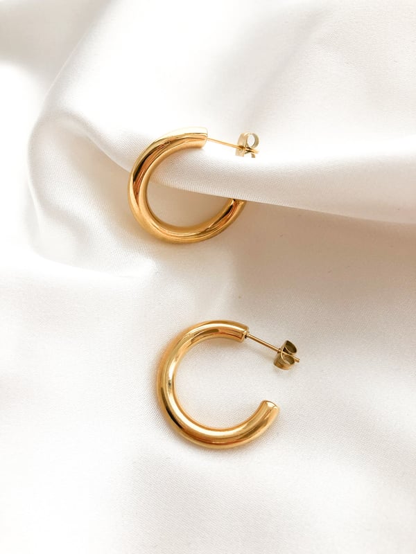 Pozłacane kolczyki koła Classic Hoop | L