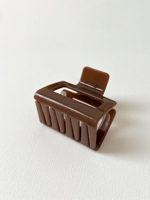 Średnia brązowa spinka do włosów