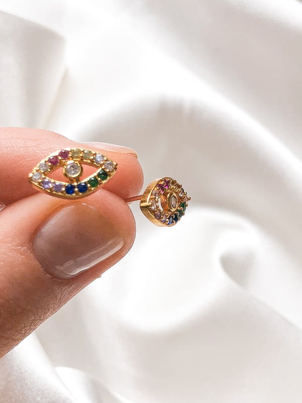 Pozłacane kolczyki oczy z tęczowymi cyrkoniami