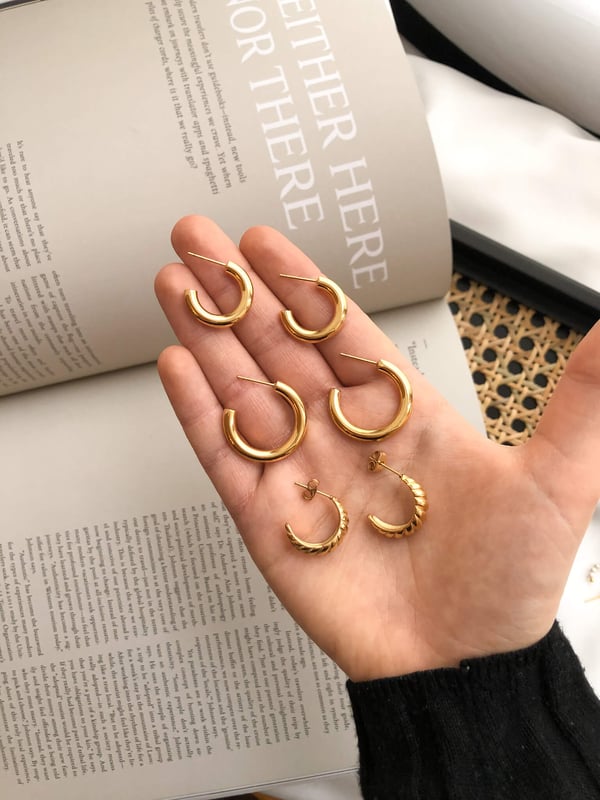 Pozłacane kolczyki koła Classic Hoop Spiral