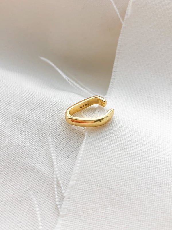 Pozłacana nausznica Modern Ear Cuff