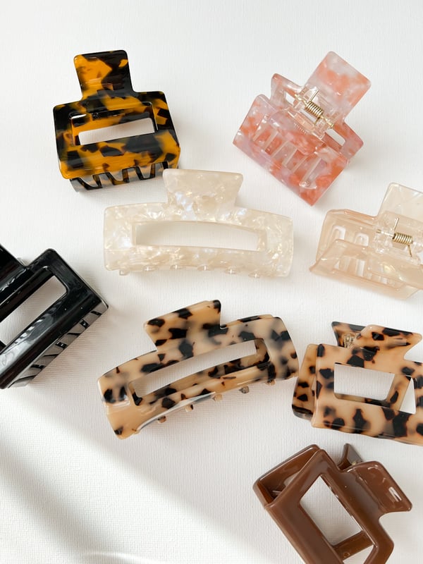 Średnia beżowa spinka do włosów